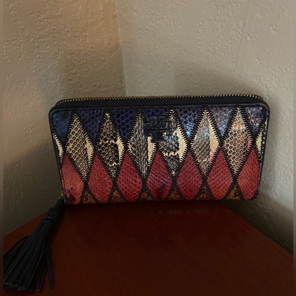 Tory wallet